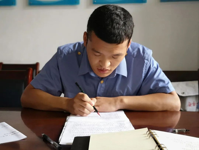 图片35.jpg 图片35.jpg