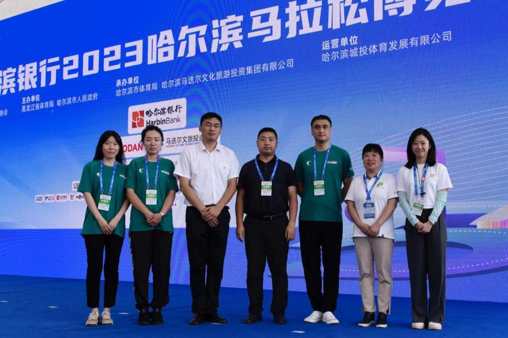 7城市轨道工程学院学院带队老师合影.jpg 7城市轨道工程学院学院带队老师合影.jpg